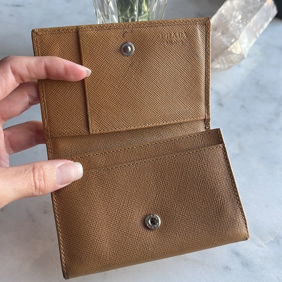 PRADA Wallet. Tan color. Saffiano material. - Picture 2 of 6